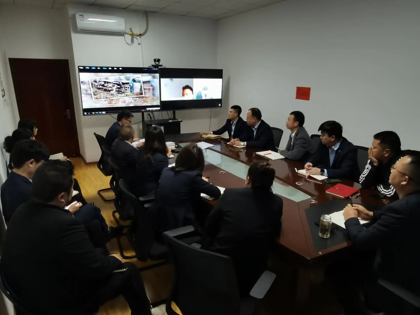 【新华保险】黔东南中支党支部组织召开2022年3月党员大会