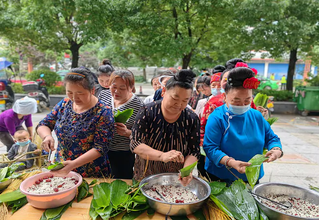 富民十年，粽情端午&mdash;&mdash;台江富民村镇银行举行免费包粽子比赛