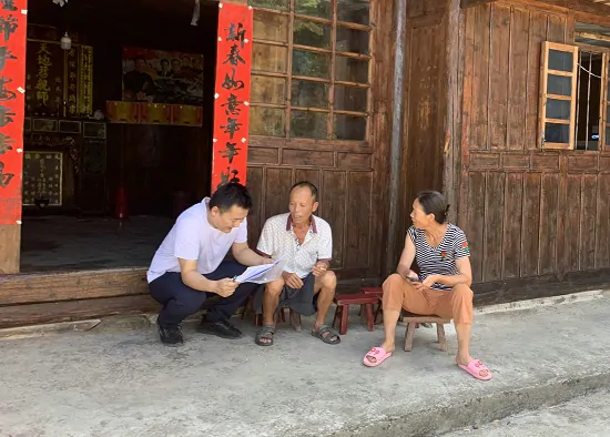 人保财险天柱支公司帮扶不停步