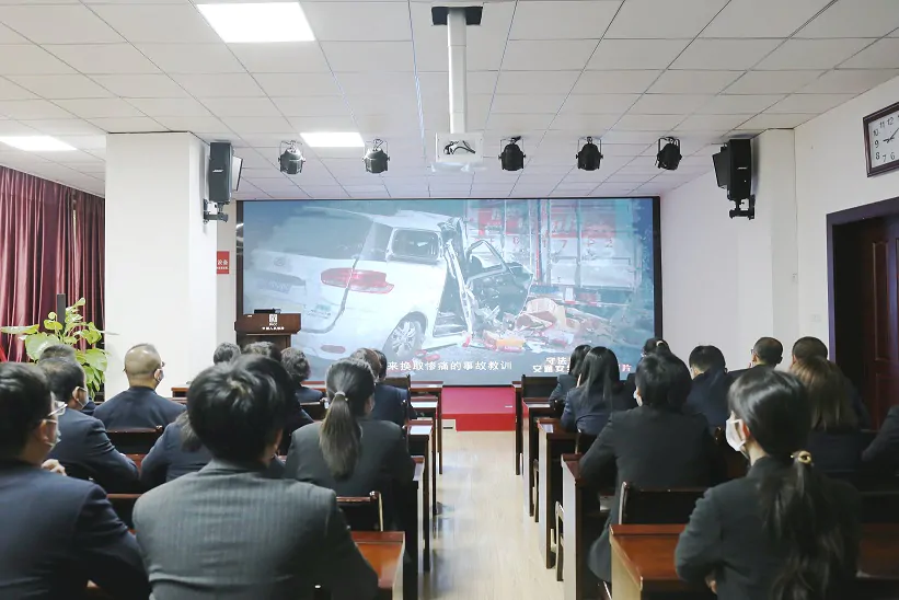 人保财险黔东南分分公司：警钟长鸣 多形式开展交通安全警示教育