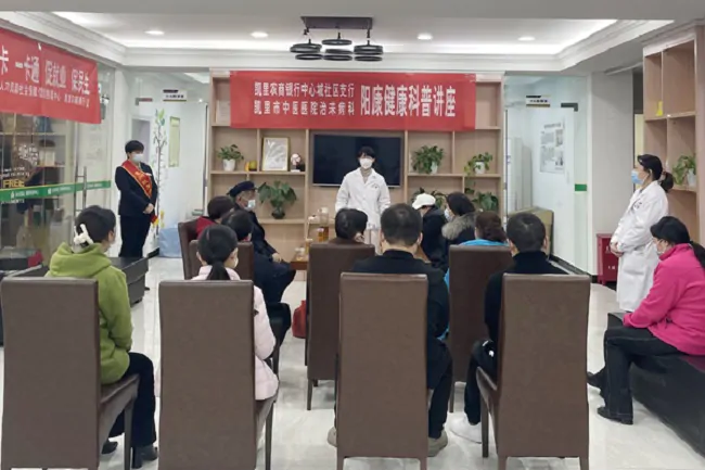 助老防疫显温度   农商关爱暖人心