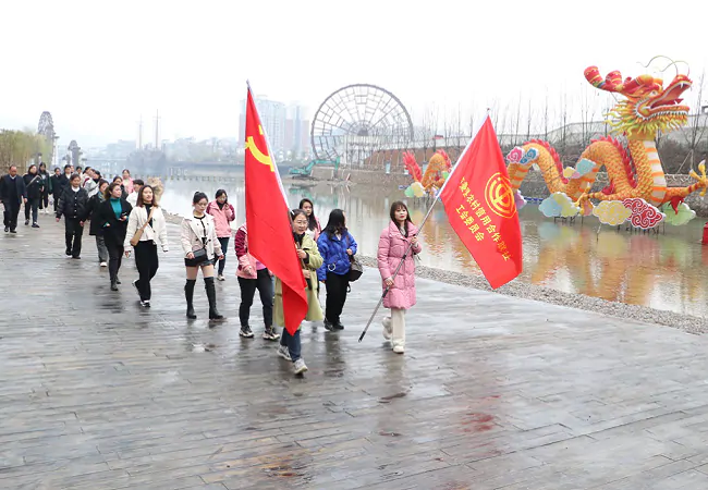 三月春风暖  巾帼绽风采