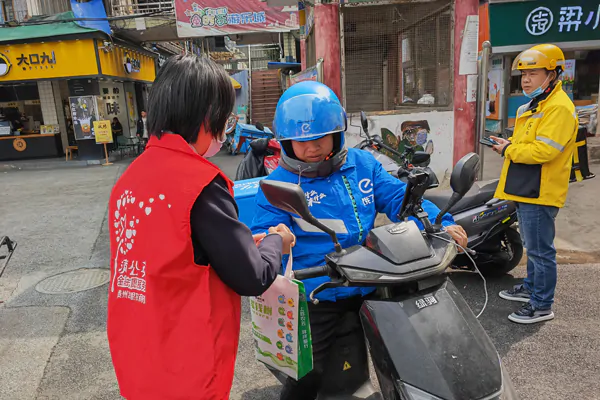 2-向骑手传递关爱之心.jpg