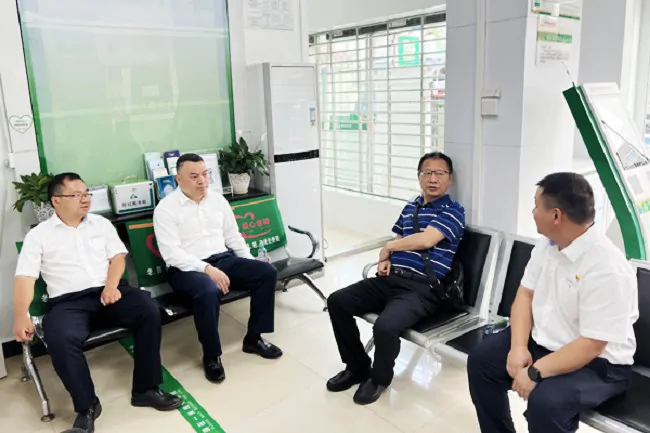 黔东南银保监分局党委委员、副局长陶敏华赴凯里农商银行调研指导工作