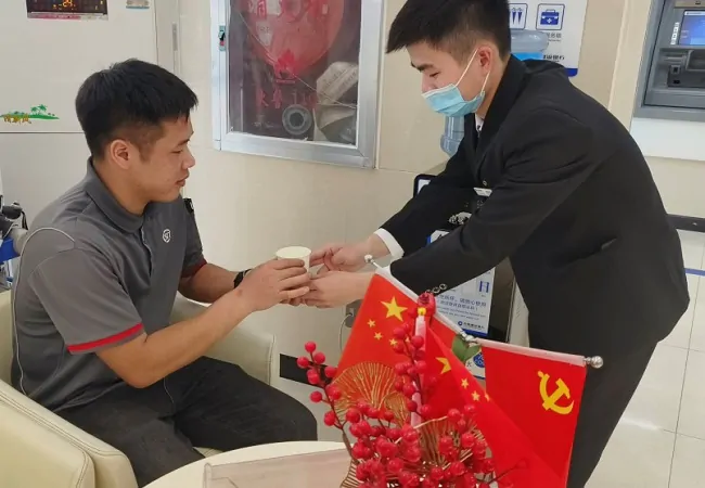 建设银行黔东南州分行：心系客户   夏送&ldquo;清凉&rdquo;