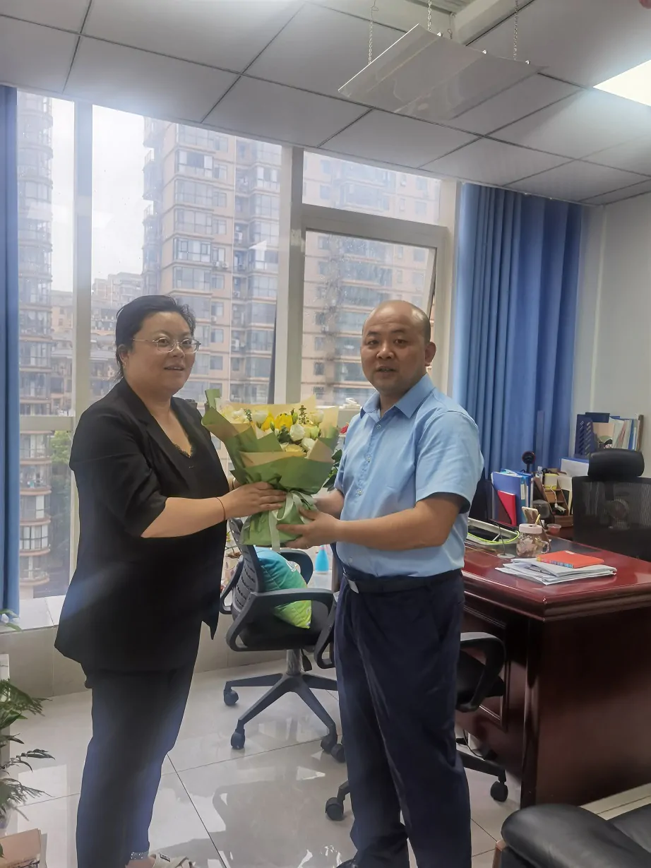 太保寿险黔东南中支助力高考暖人心、深情慰问送关怀