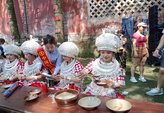 农业银行黄平、雷山支行与当地人行联合开展主题金融知识宣传活动&nbsp;