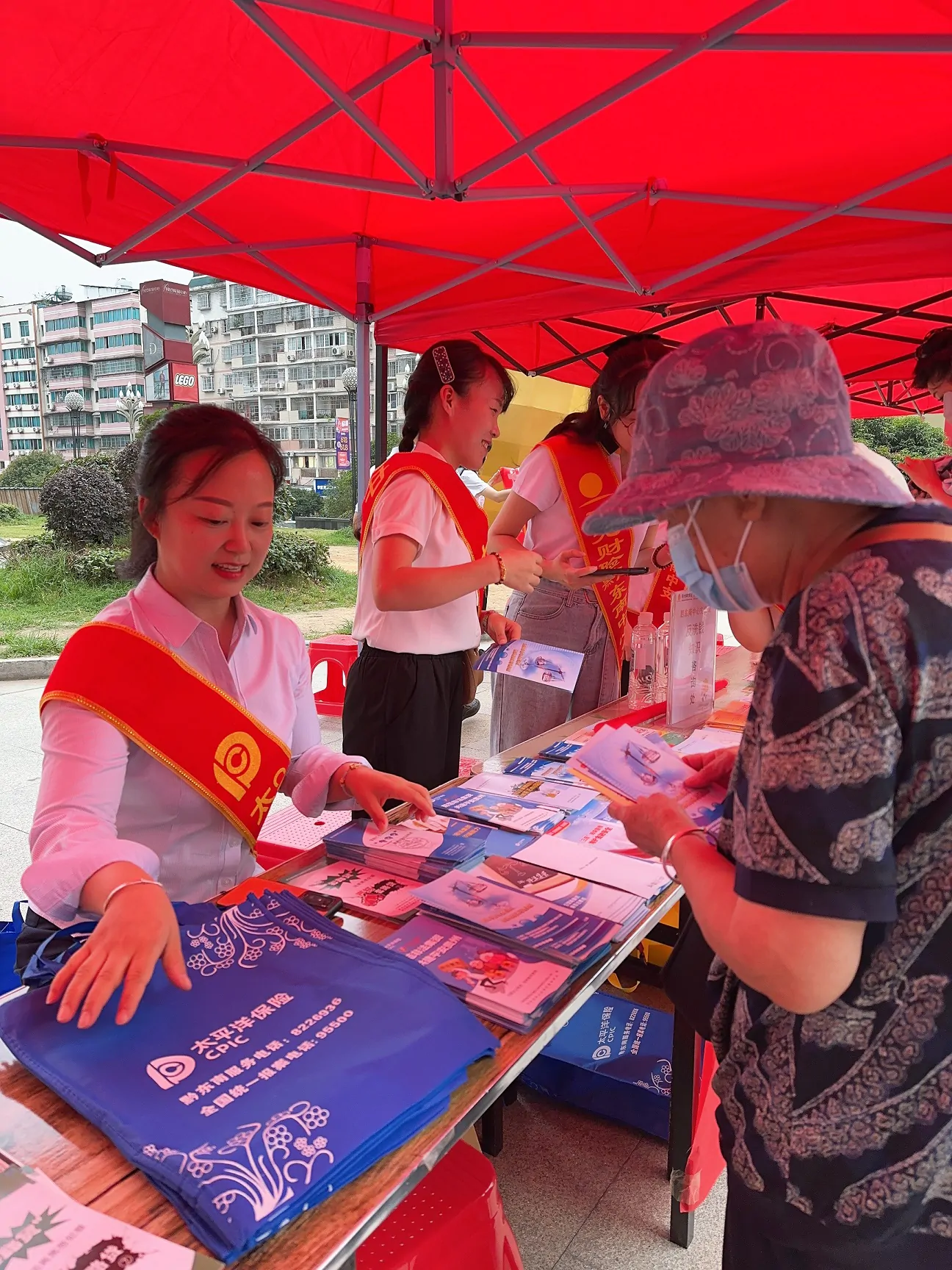 太平洋寿险黔东南中支开展防范非法集资集中宣传活动&mdash;&mdash;筑牢防范非法集资创建良好社会环境