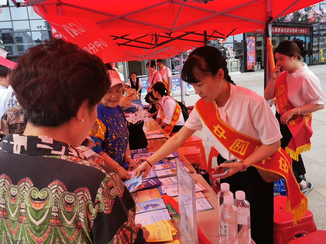 平安财险黔东南中支积极开展防范非法集资集中宣传日活动