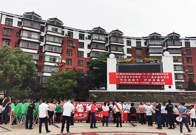 （图为：联合开展“6.15防范非法集资”宣传活动）.png