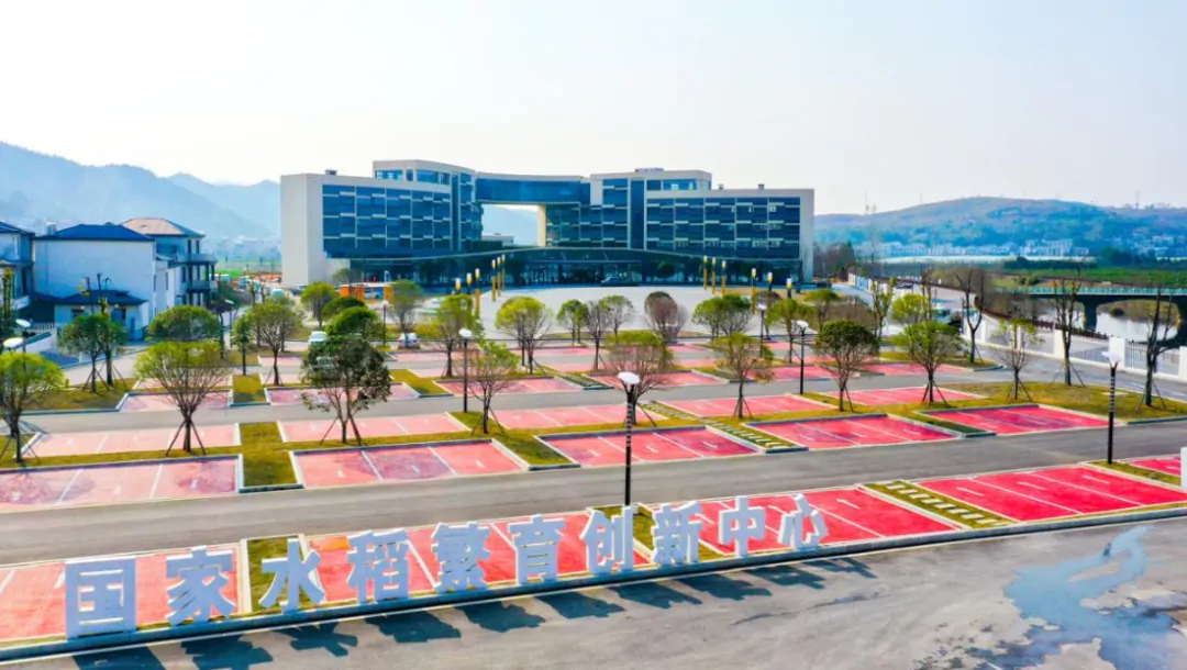 中国人民银行、金融监管总局、中国证监会、财政部、 农业农村部印发《关于金融支持全面推进乡村振兴 加快建设农业强国的指导意见》