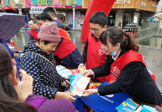 工行施秉支行： &ldquo;厚植&rdquo;金融知识 守护百姓&ldquo;钱袋子&rdquo;