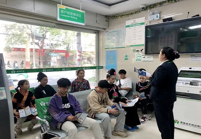 (图为:台江农信联社开展厅堂宣传).jpg