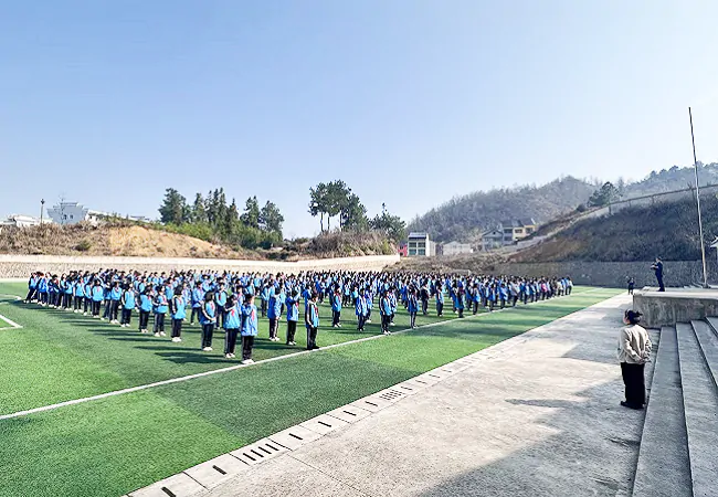 镇远农商银行：存款保险宣传进校园 学生创意设计黑板报