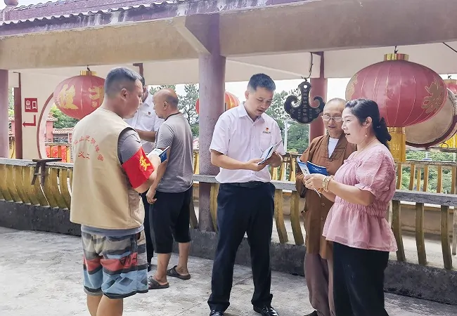 凯里农商银行炉山支行到石仙山开展金融知识宣传活动