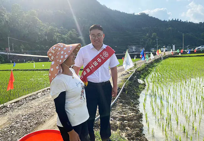 工商银行凯里分行： 去&ldquo;黄金麦浪&rdquo;中寻找丰收的希望