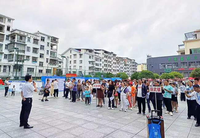 丹寨富民村镇银行走进招聘会现场，助力&ldquo;乡里乡亲&rdquo;创业就业