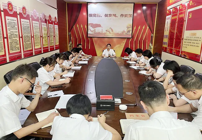 廖申萍为基层党支部上专题党课