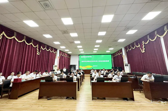 施秉农信联社：比学赶超强技能 业务比武展风采