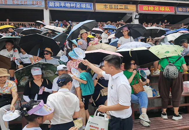 农信社助力村超暖景 (2)2.jpg