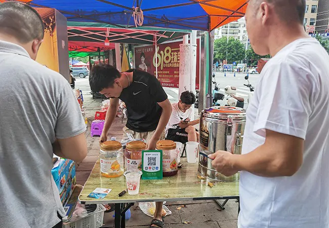 金融服务“村超”地摊经济 (4)2.jpg