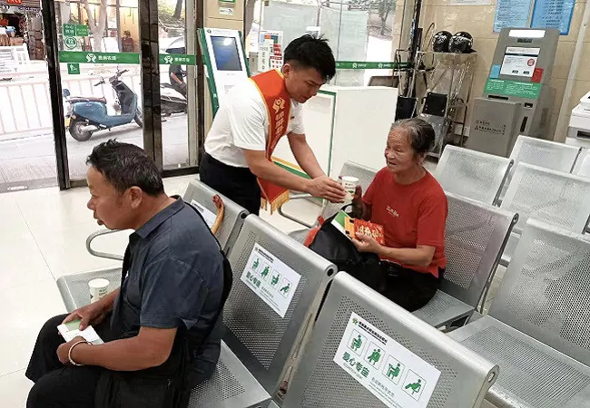 锦屏农信联社：从管理人员到大堂经理 竭诚服务在一线