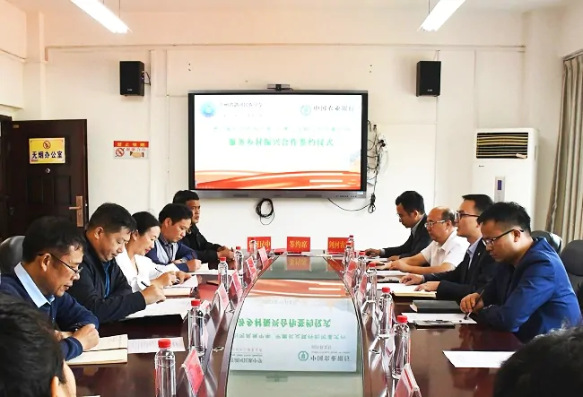 农业银行剑河县支行与剑河民族中学签约服务乡村振兴合作协议