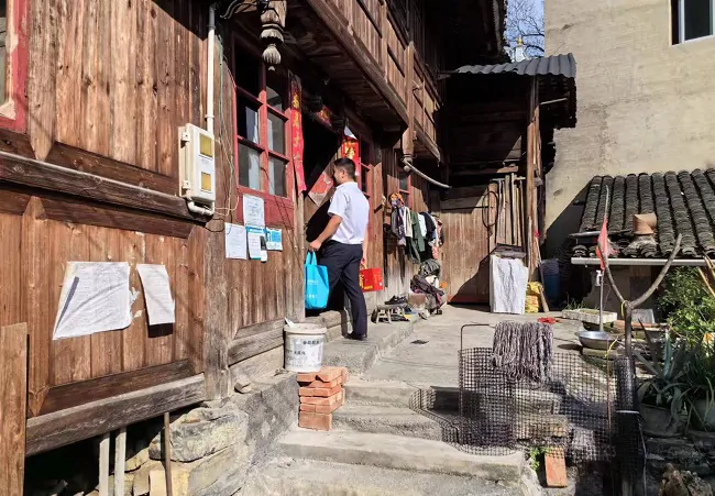 剑河富民村镇银行南明服务点开展监测户走访帮扶工作