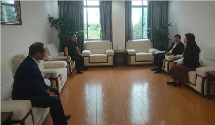 中国人寿黔东南分公司唐勇一行拜访中国联通黔东南分公司