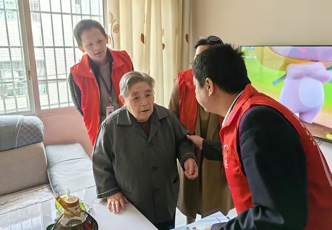 凯里农商银行：爱老敬老有农商 情暖重阳献爱心