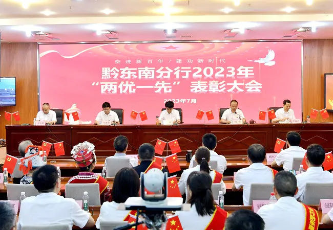 千帆竞发破浪行  奋力拼搏谱新篇