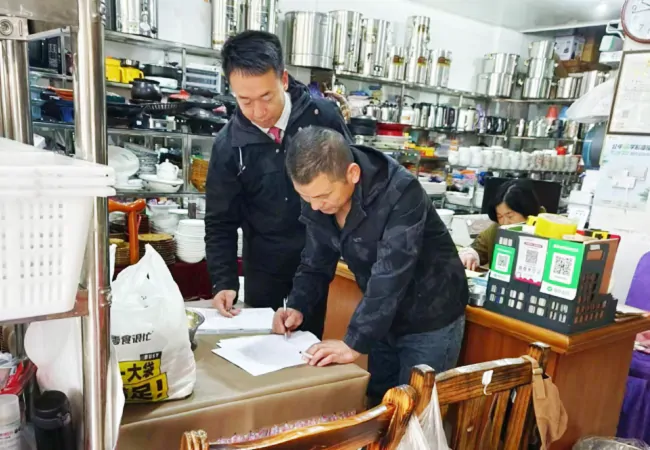 丹寨农商银行积极开展&ldquo;支付降费&middot;让利于民&rdquo;宣传活动