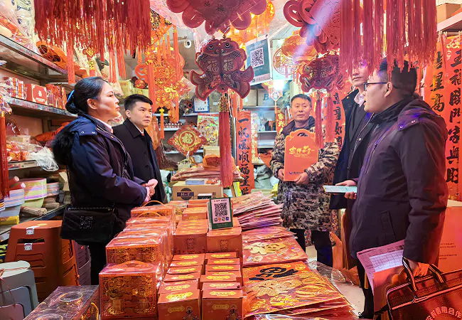 金融服务不打烊，正是夜拓进行时