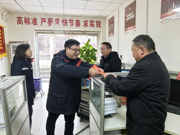 人保财险黔东南分公司开展春节走访慰问并检查安全生产工作