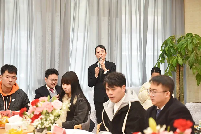 （图为：农信社青年代表交流发言 ）2.jpg