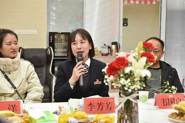 （图为：农信社青年代表交流发言 ）.jpg