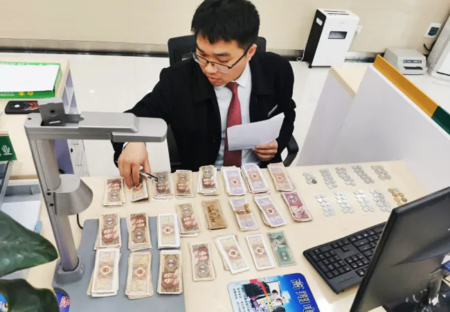 丹寨农商银行：贴心办理破钞零钞兑换业务获客户点赞