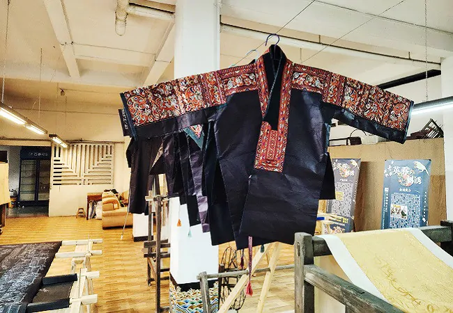 凯里农商银行：金融赋能苗绣产业 助力非遗民族文化振兴