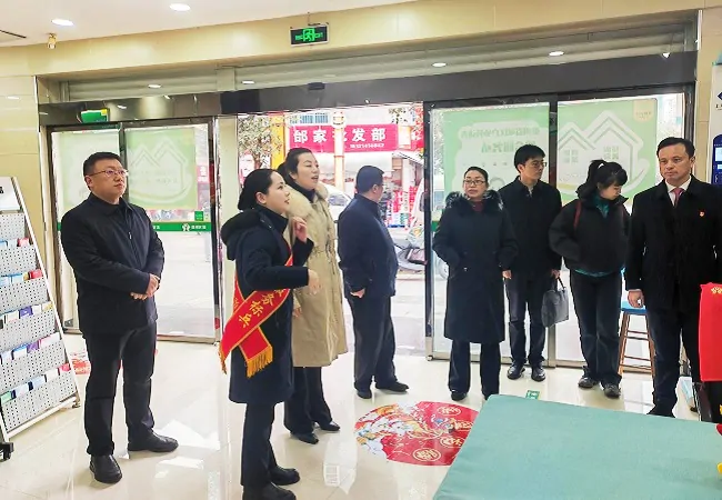 省总工会副主席卿春一行慰问台拱信用社户外劳动者服务站点