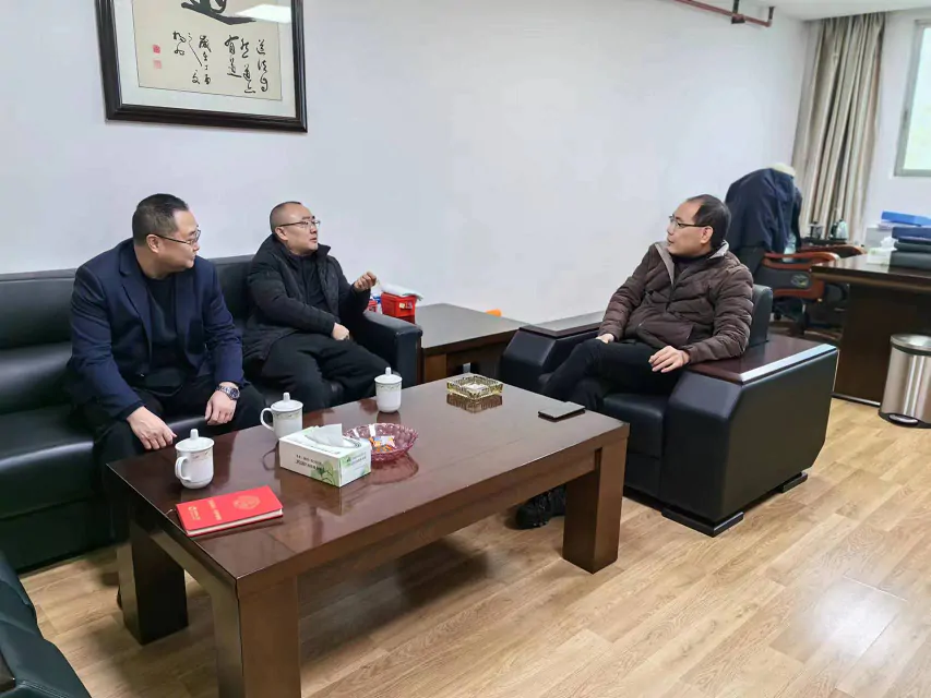 中国人寿黔东南分公司拜访中国邮储银行黔东南州分行