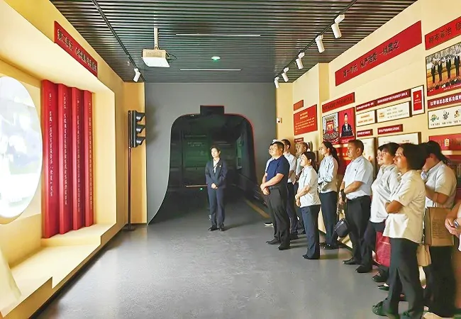 中国银行凯里分行集中组织到伙伴单位“锦绣黔途 清风廉路”廉洁文化教育基地参观学习.jpg