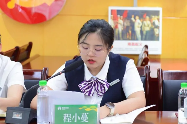 3.图为：程小蔓交流发言.jpg