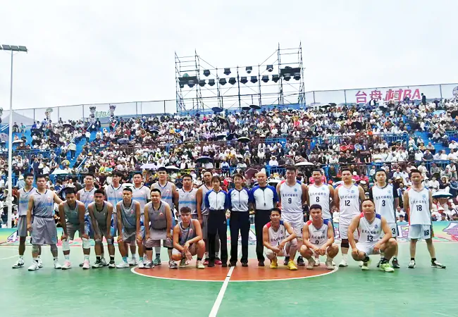 敢于追&ldquo;球&rdquo;    迎&ldquo;篮&rdquo;而上