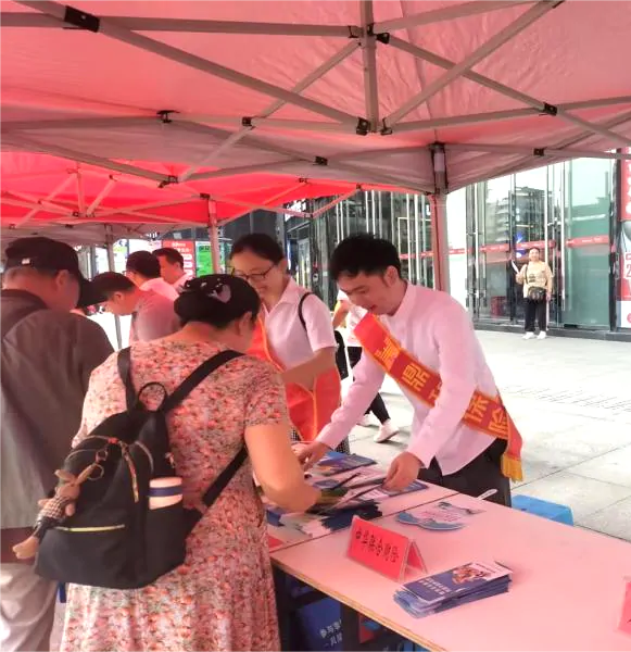 鼎和财险黔东南中支开展防范非法集资&ldquo;6&middot;15&rdquo;集中宣传活动