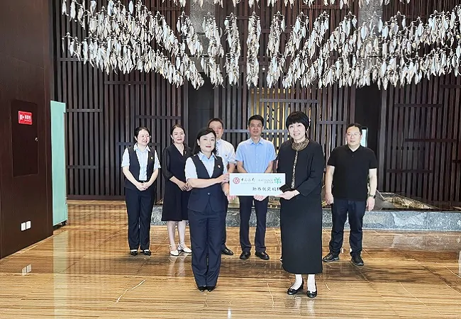 中国银行凯里分行对黔东南州首家外币代兑机构举行授牌仪式