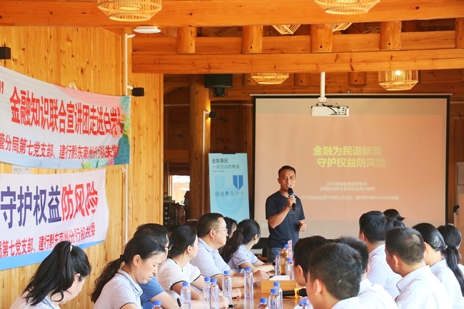 白岩村支部书记唐文德讲述白岩村发展历程11.jpg