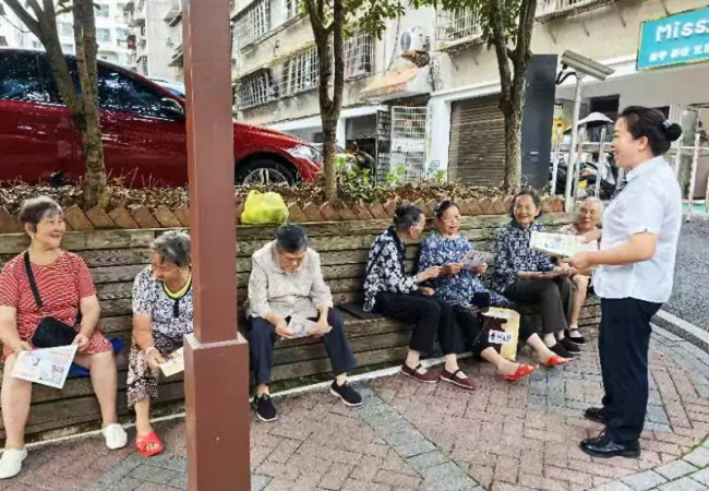 丹寨农商银行积极开展&ldquo;央行支付 中流砥柱&rdquo;主题宣传活动