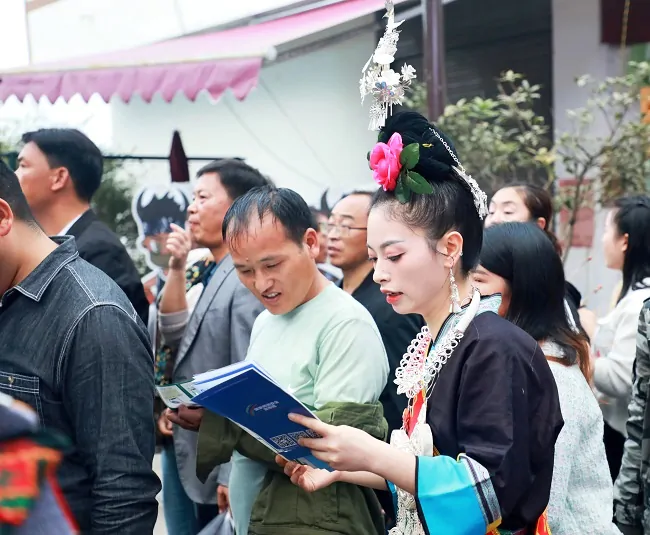 &ldquo;村BA&rdquo;赛事现场的邮储存款保险宣传员