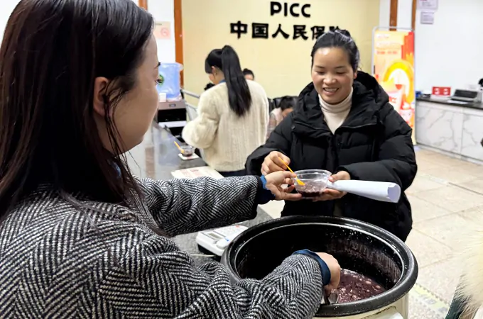 人保财险贵州黔东南榕江支公司： &ldquo;腊八节，粥到的关怀&rdquo;