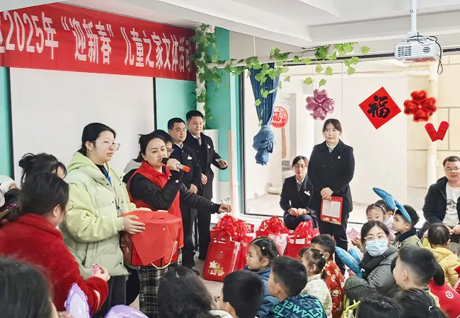 凯里农商银行高溪支行深入社区开展金融知识宣传活动